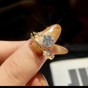 925 Sterling Silver-Gold-Tone Solitaire Twist Ring with Round CZ Accent!!💎🌟